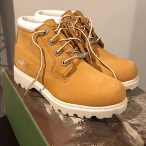Timberland size 5.5 boots (women’s)